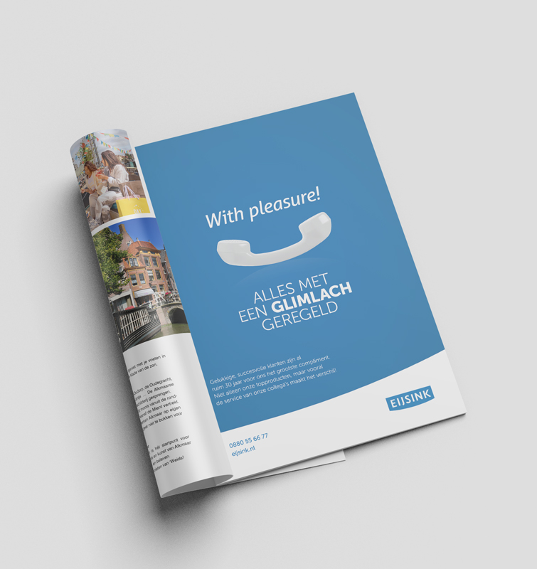 Opengevouwen huisstijl handboek van Eijsink met de slogan: alles met een glimlach geregeld