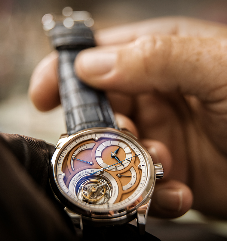 Horloge van Grönefeld wordt vastgehouden