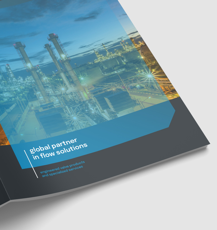 Brochure van HP Valves met op de voorkant een foto van een fabrieksterrein in de avond, ingezoomd op de onderkant