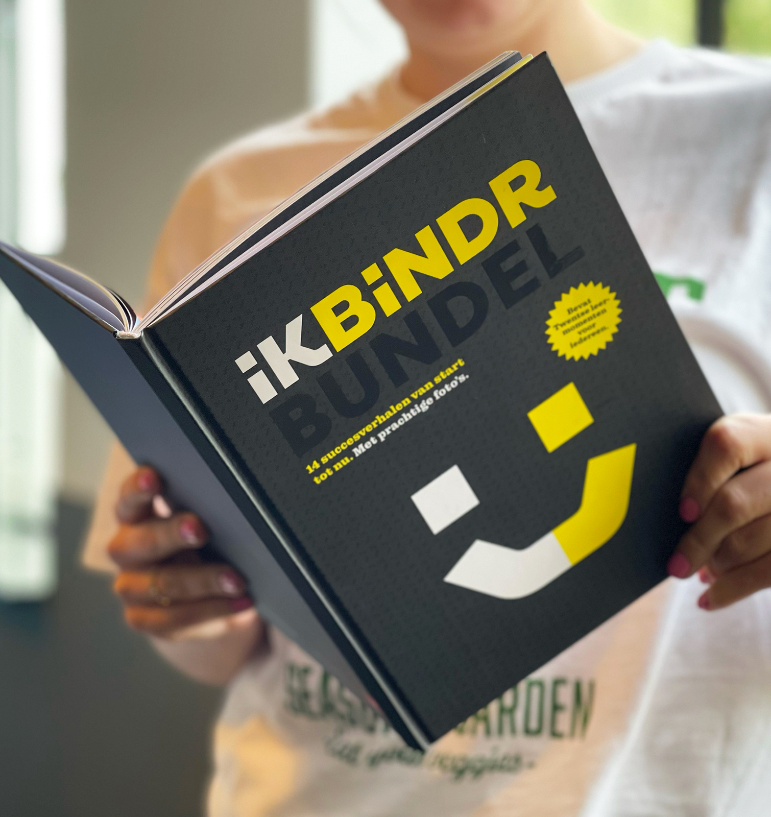 Twee rollen washi-tape in het zwart met geel met de tekst: ikbindr