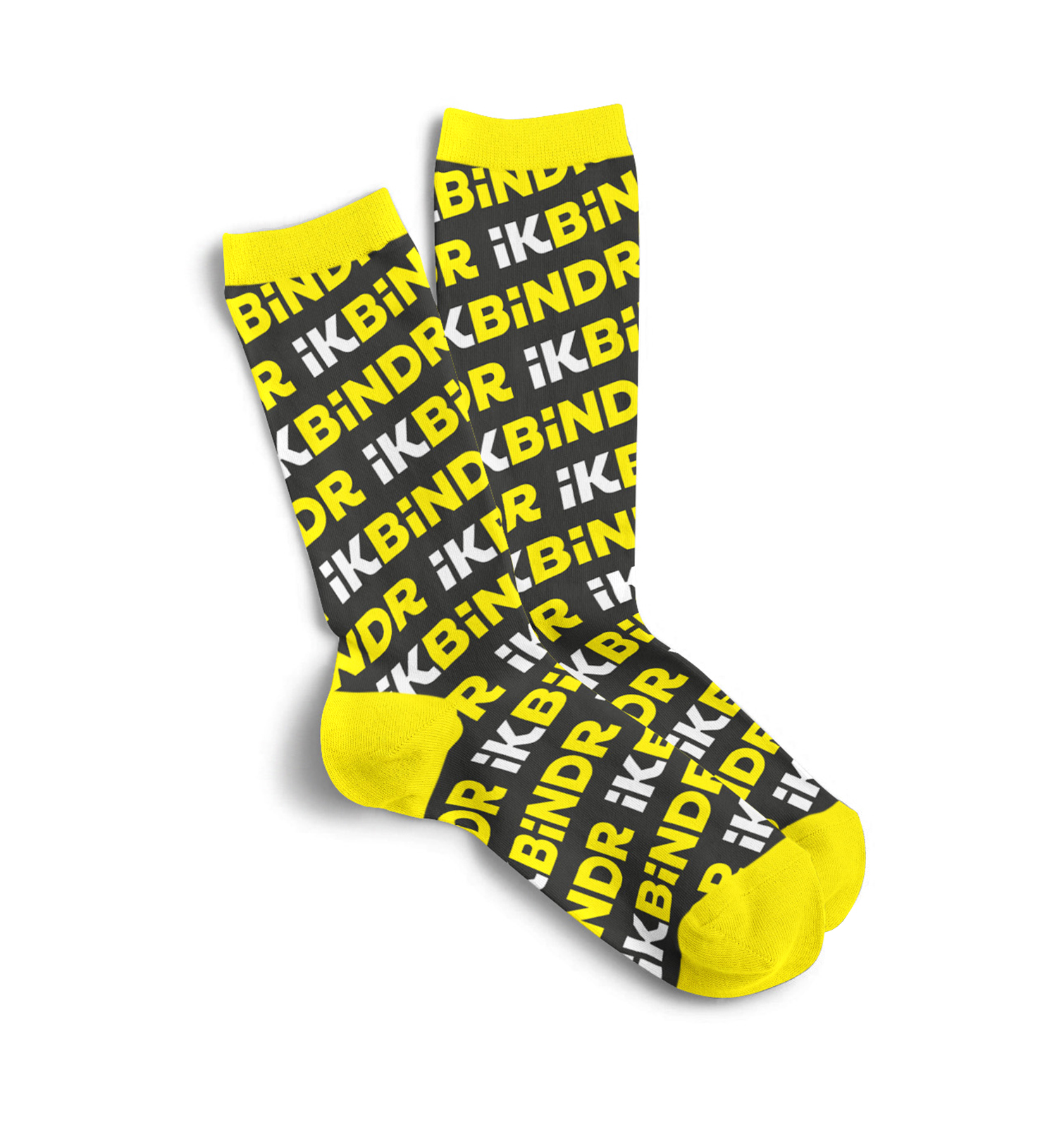 Persoon draagt een zwart shirt met de tekst: ik blief dr bie, ikbindr